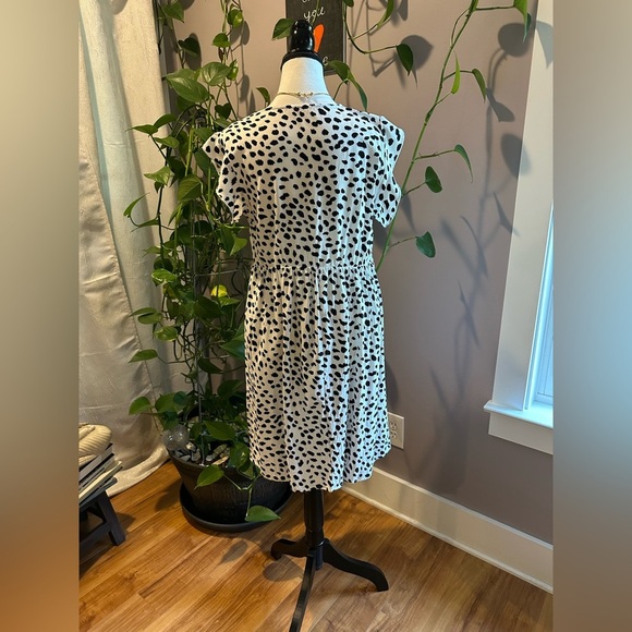 Kirundo Medium Floral Embroidered Black and White Dress - Picture 8 of 9